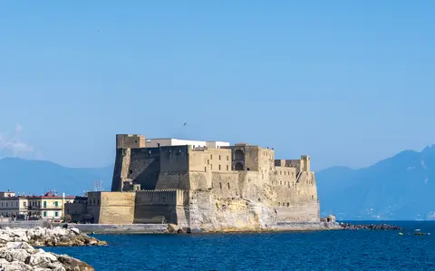 Castel dell'Ovo sul lungomare di Napoli