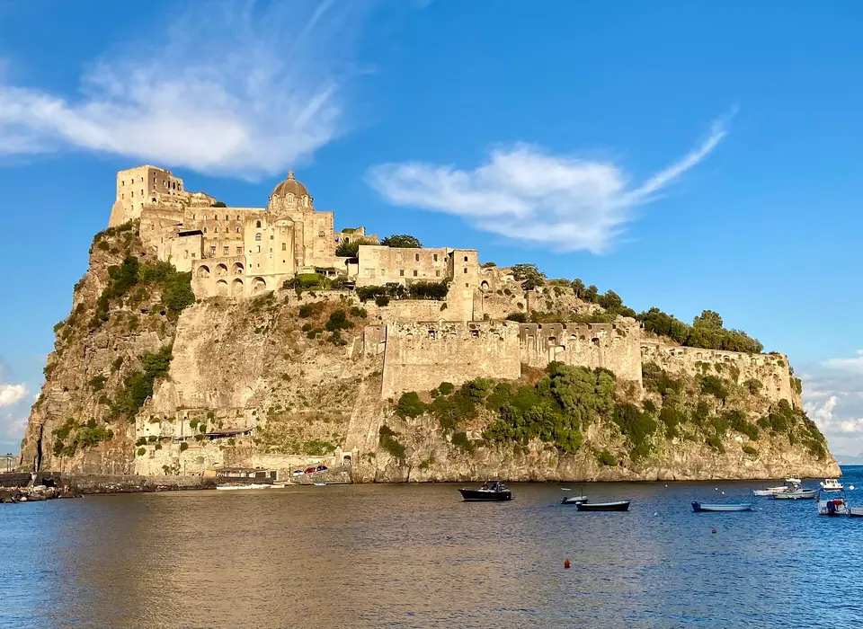 Il Castello Aragonese di Ischia sul mare