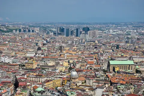 Spaccanapoli, la strada che taglia il centro antico
